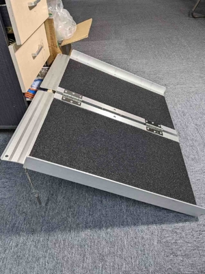 Capacidad de carga de 600 libras Rampa de silla de ruedas de aleación de aluminio para una mayor accesibilidad