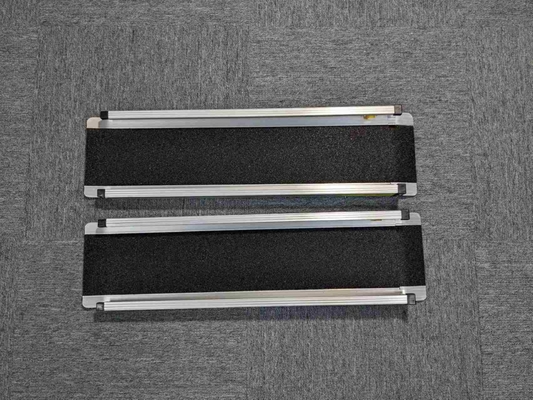 Rampa sin barreras para usuarios de sillas de ruedas en centros comerciales Telescópica y aleación de aluminio
