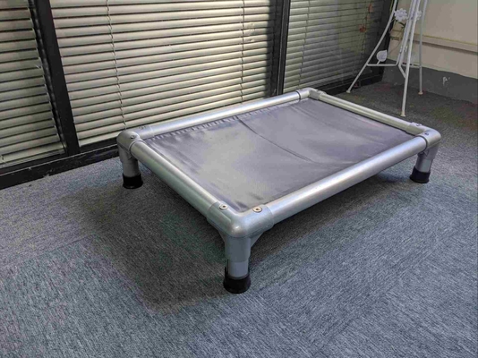 Mercado de EE.UU. Lavable y seca rápidamente Cama elevada para perros grandes con marco de aluminio sólido