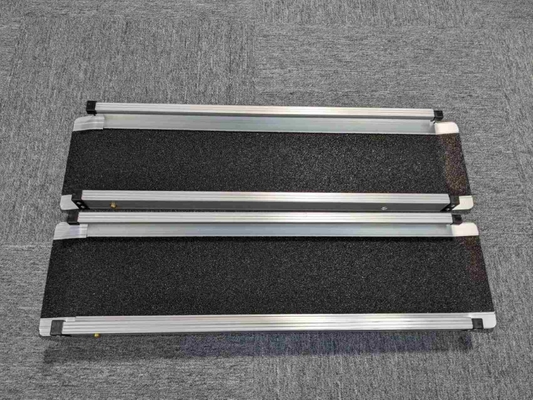 Estilo de diseño contemporáneo Rampa de silla de ruedas plegable portátil con material de aluminio