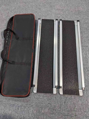 Rampa de aleación de aluminio personalizada para acceso a sillas de ruedas sin barreras móvil y duradero