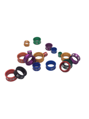 Anillo de piernas de aves de aleación de aluminio tallada con láser multicolor para marcadores de identificación de aves