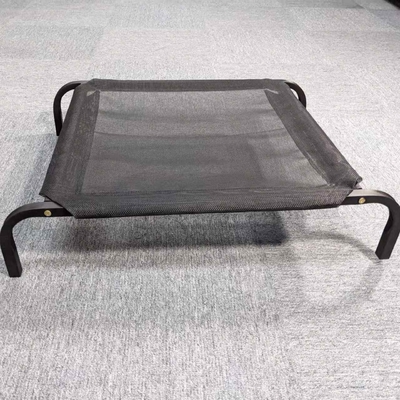 Cama para perros elevada recubierta de polvo con diseño transpirable y material impermeable