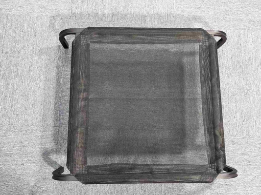 Cama para perros elevada recubierta de polvo con diseño transpirable y material impermeable