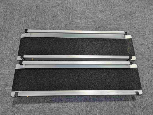 Rampa de aleación de aluminio para una silla de ruedas sin barreras de accesibilidad personalizada y portable