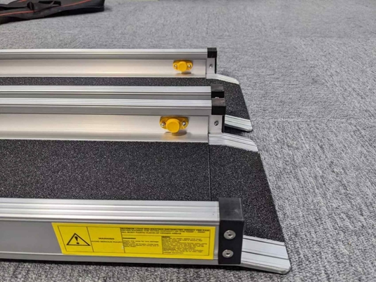 Rampa de aleación de aluminio para una silla de ruedas sin barreras de accesibilidad personalizada y portable