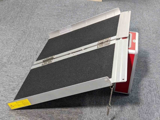 Rampa de aleación de aluminio para una silla de ruedas sin barreras de accesibilidad personalizada y portable